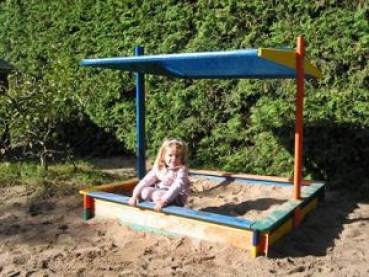 Sandkasten "Nadine" 140x140 mit Sonnensegel bzw. Regenschutz